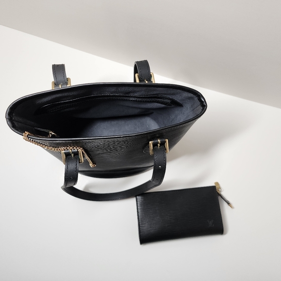 Louis Vuitton Bucket PM Epi Leather. Barely used in excellent condition! - Picture 8 of 16